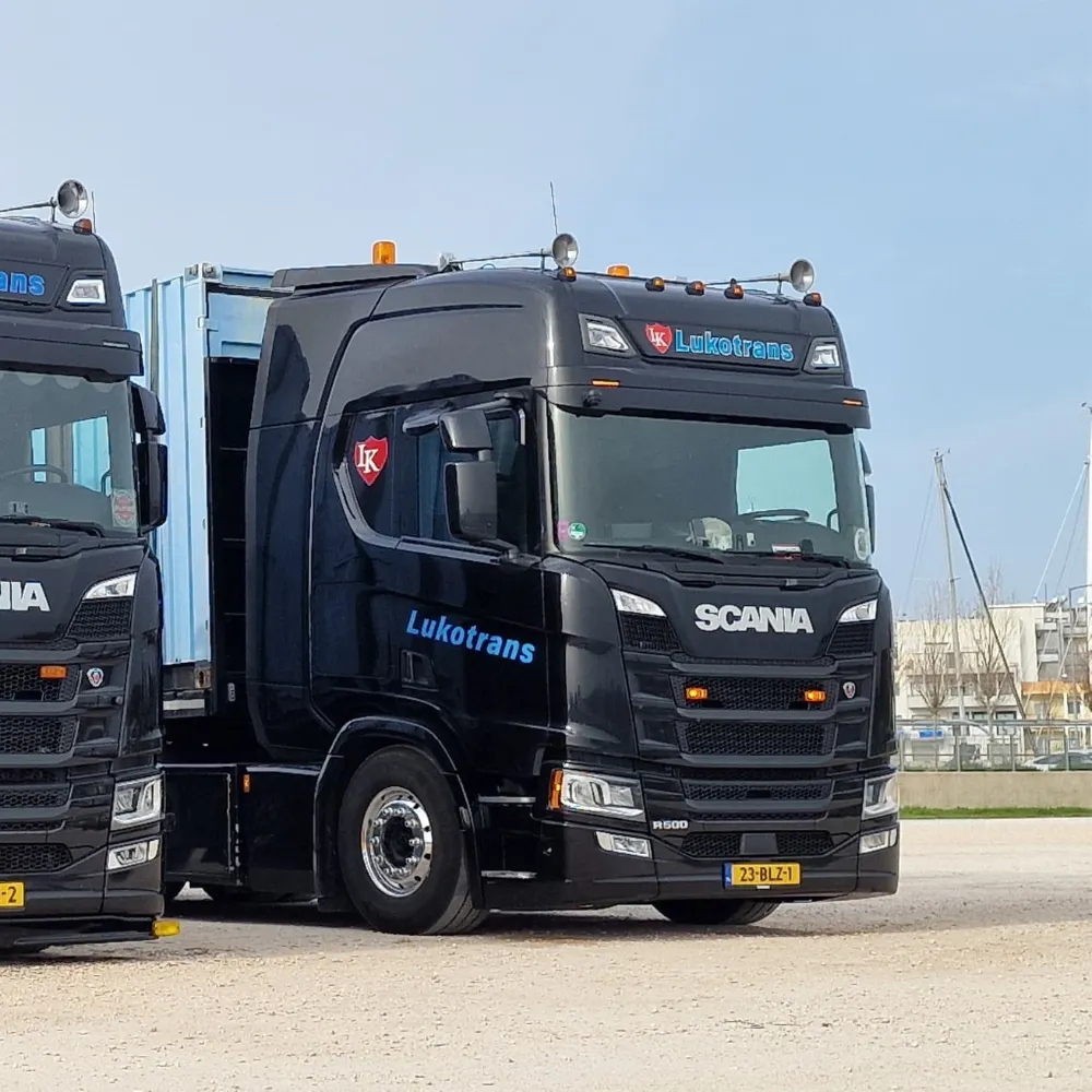 Lukotrans truck providing less than truckload shipping
