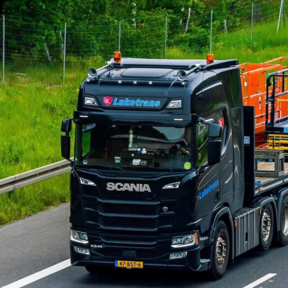 Lukotrans truck providing less than truckload shipping for a customer